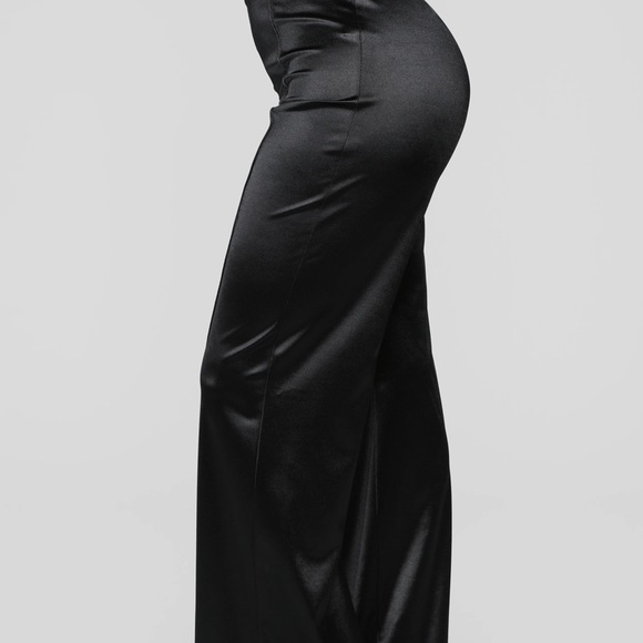 Fashions Nova’s Stretchy Satin pants - Picture 5 of 5